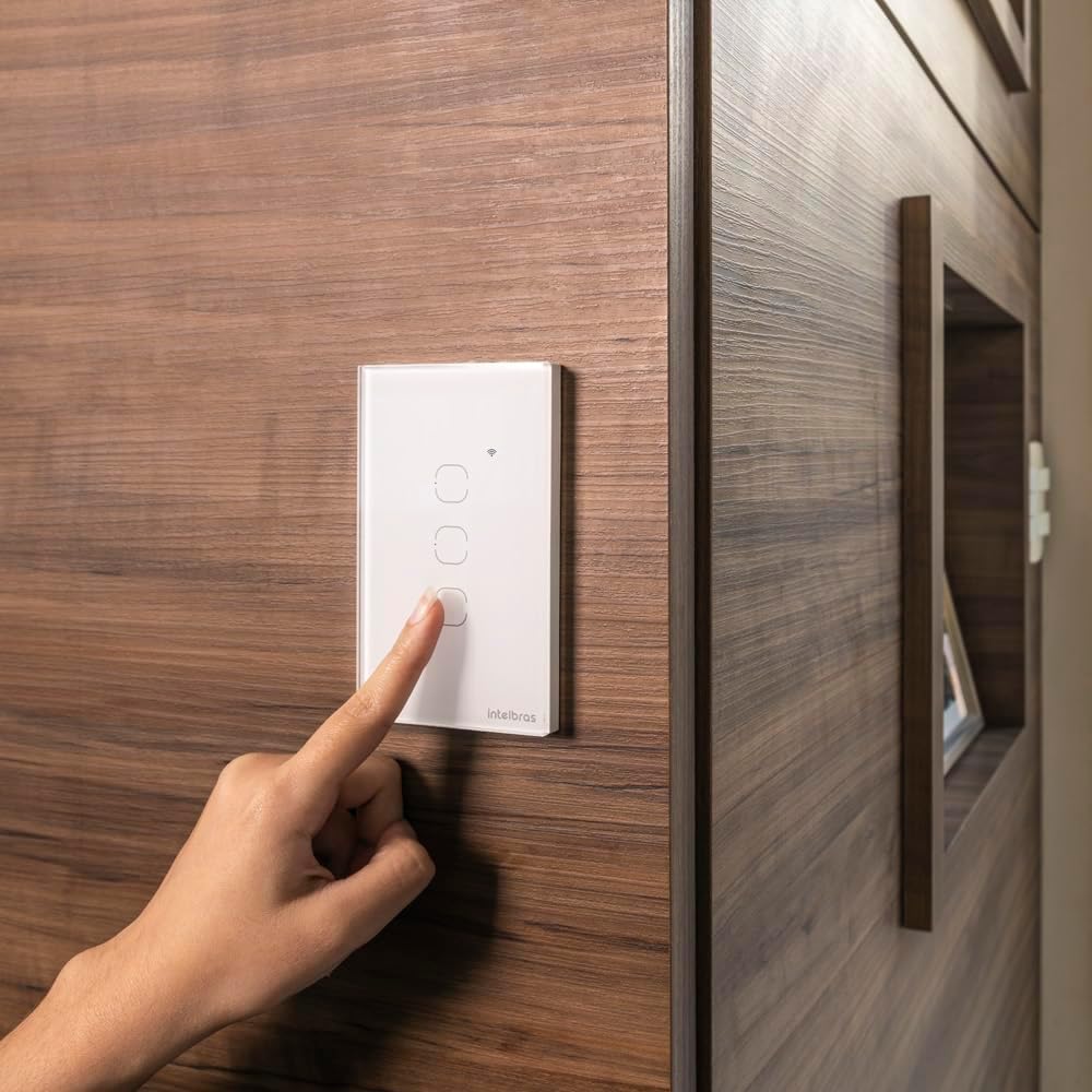 Interruptor Touch Inteligente Compatível Com Alexa Com 3 Teclas EWS 1003 Preto Intelbras