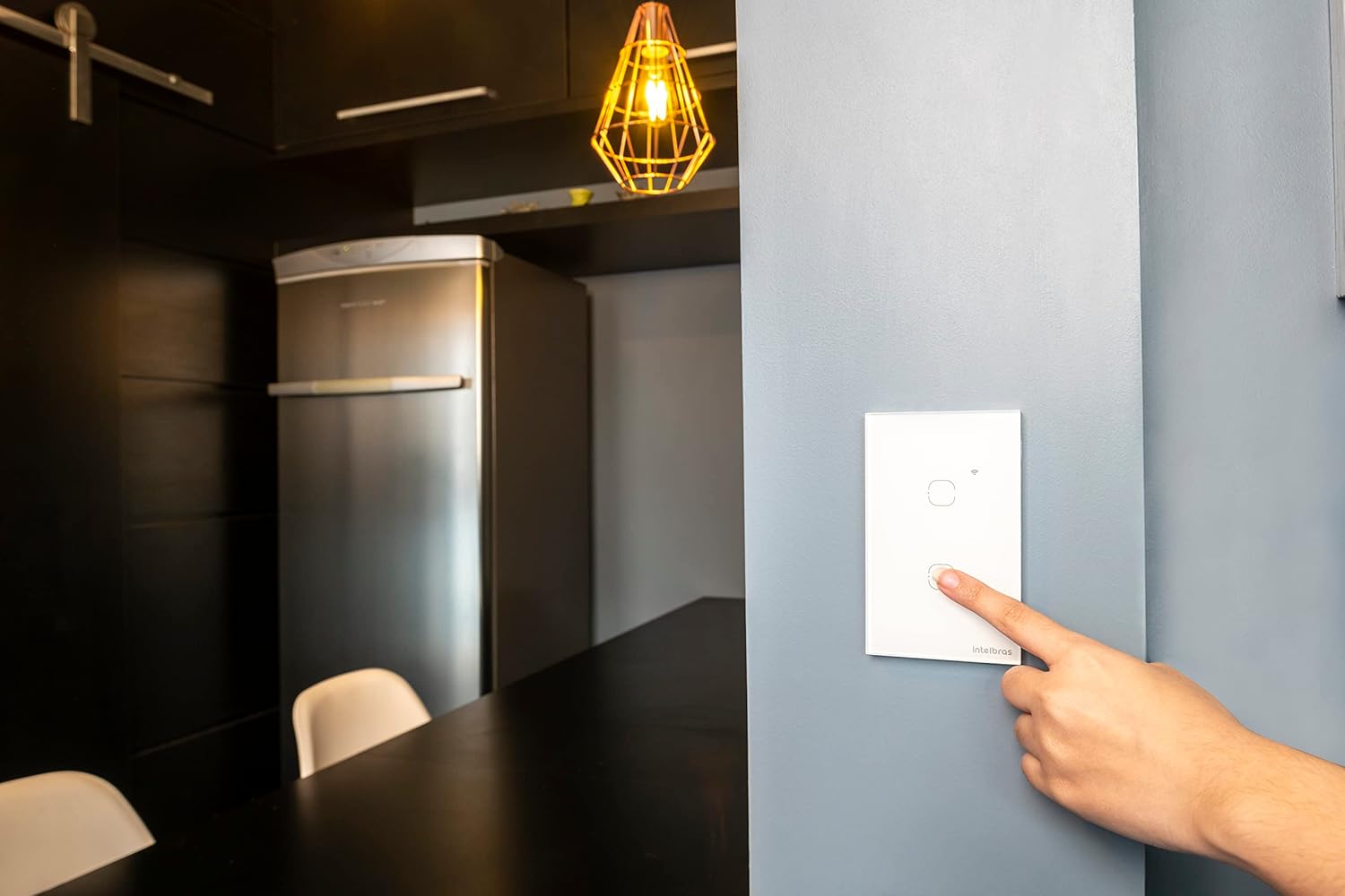 Interruptor Touch Inteligente Compatível Com Alexa Com 3 Teclas EWS 1003 Preto Intelbras
